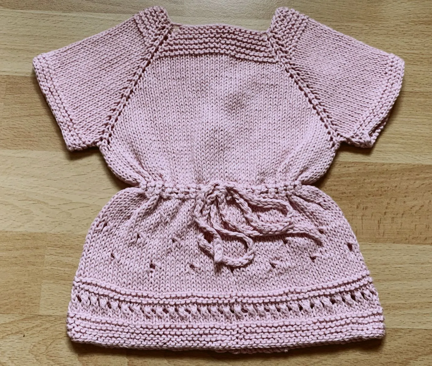 Baby Kleidchen altrosa mit 3 Knöpfen